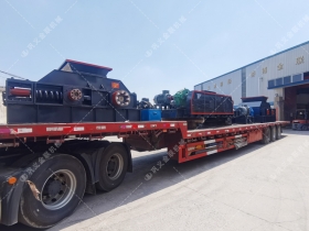 1200*1200雙齒輥破碎機，兩臺900*900軌道移動雙齒輥破碎機發往云南