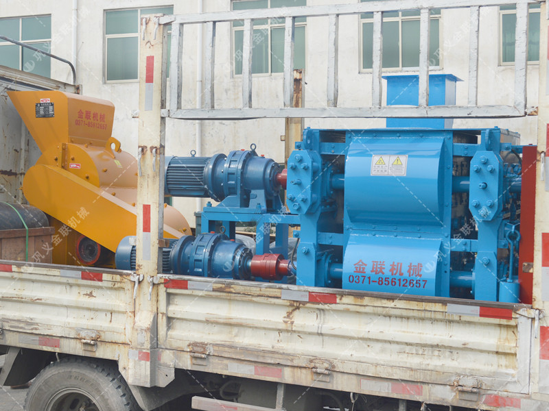 四輥破碎機和雙級粉碎機發(fā)往內蒙古破碎煤炭