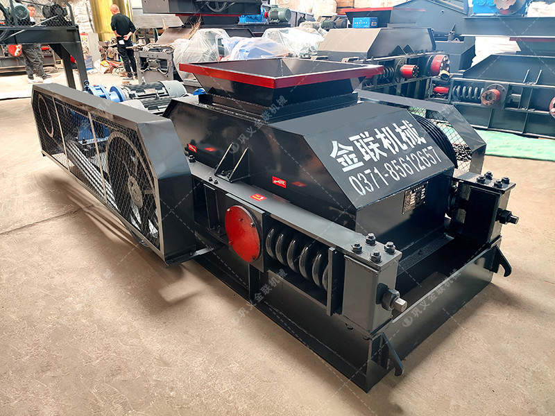 2PG610*400對(duì)輥破碎機(jī)發(fā)往湖北破碎鵝卵石